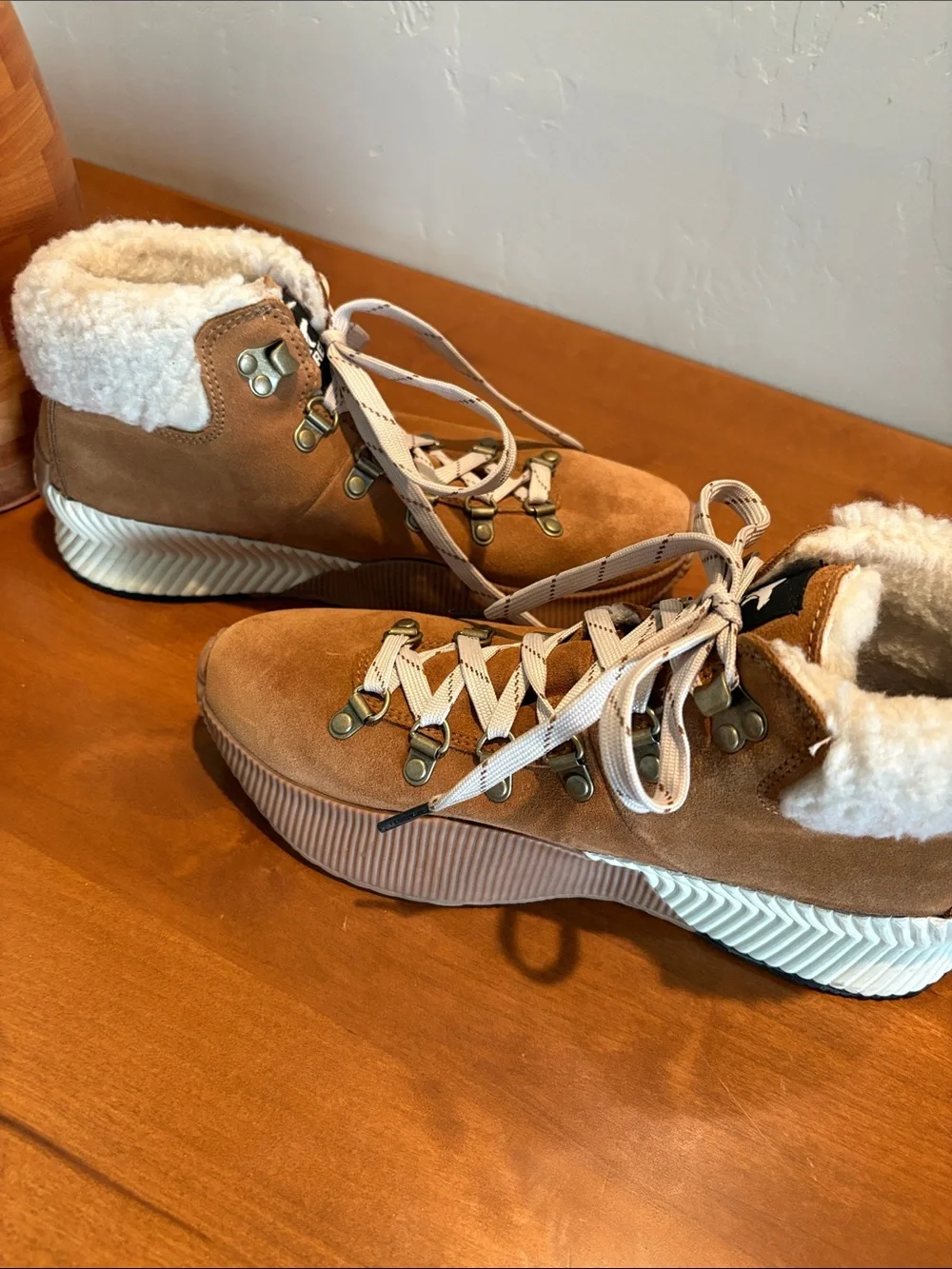 Sorel fur lined boots. Sz 8.5